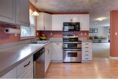 9 Phillips Ave, Wilmington, MA 01887 - photo 3