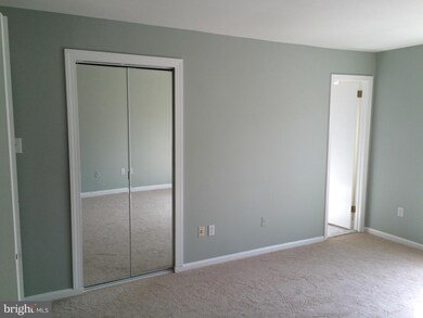 2567 Windbreak Dr, Alexandria, VA 22306 - photo 3