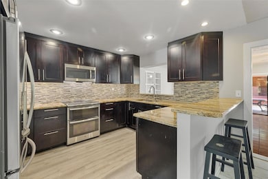 405 1st Ave SE, Lutz, FL 33549 - photo 7