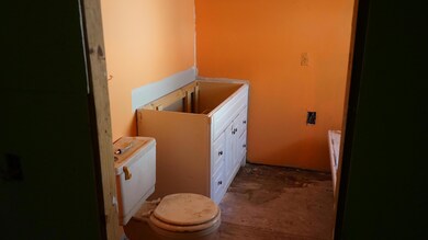 529 5th St, Chipley, FL 32428 - photo 7