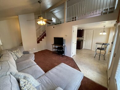Living room w loft