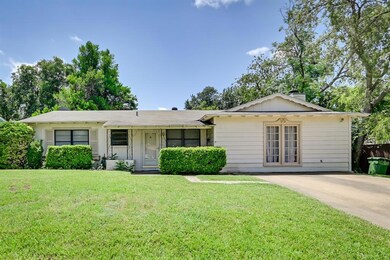 741 Oak Dr, Hurst, TX 76053 - photo 2