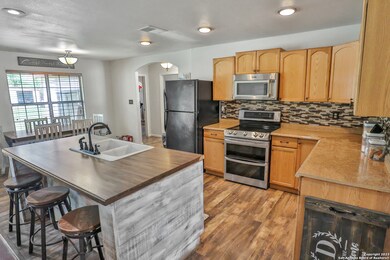 712 County Road 4402, Hondo, TX 78861 - photo 5