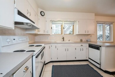 04_2766WGardenLane_5_Kitchen_LowRes