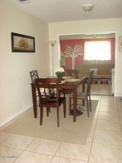 6025 Coker Ave 022