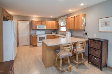 2709_Green_Oak_Lane-03