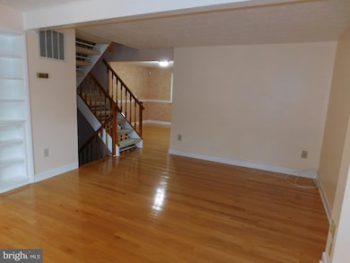 6814 Montivideo Square Ct, Falls Church, VA 22043 - photo 3