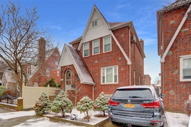 2445 Yates Ave, Bronx, NY 10469 - photo 3