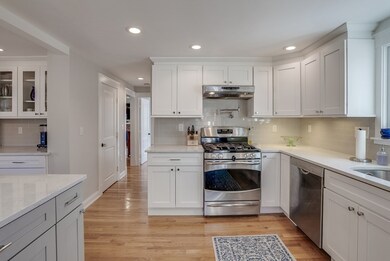 13 Appletree Ln, Bedford, MA 01730 - photo 2