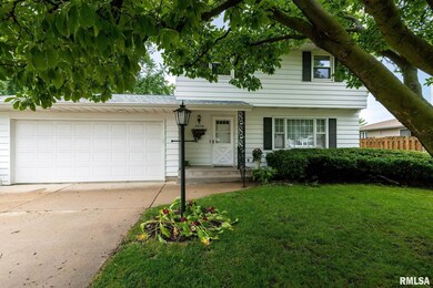 2926 Linden Ln, Bettendorf, IA 52722 - photo 2