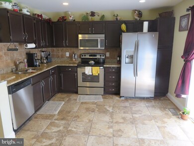 1939 Winslow Ct, Woodbridge, VA 22191 - photo 3