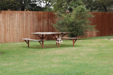 2100 Southwood Dr unit 22, College Station, TX 77840 - photo 4