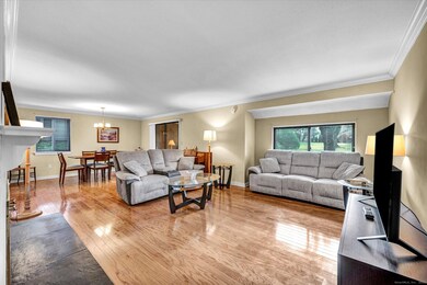 81 Hollister Way N, Glastonbury, CT 06033 - photo 6