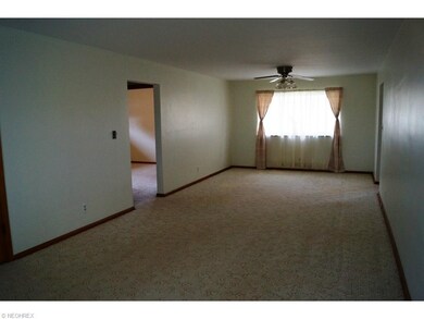 OPEN CONCEPT LIVINGROOM AND DINING ROOM