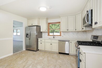 10 Sieben Dr, Middletown, NJ 07748 - photo 5