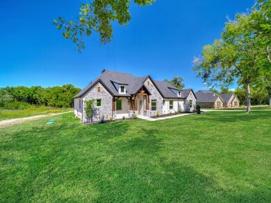 1010 Glenoaks Dr, Weatherford, TX 76088 - photo 2