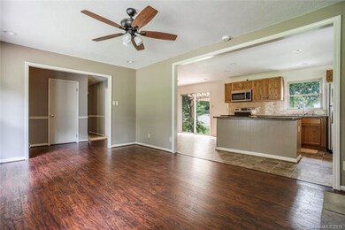Nice open floorplan with a great way to entertain 