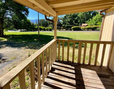 1550 NW Highland Ave, Grants Pass, OR 97526 - photo 2