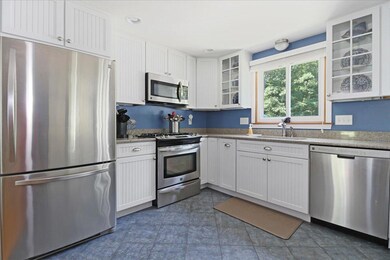 10-Kitchen Area