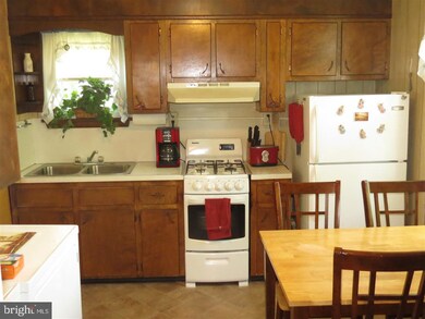 407 Elizabeth St, Williamstown, PA 17098 - photo 4