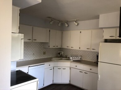 714 Garland Cir unit C, Kalamazoo, MI 49008 - photo 6