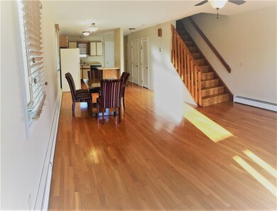 This pic shows the open floor plan of this excepti