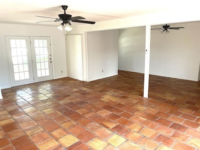 1403 Kingfisher Dr, Beeville, TX 78102 - photo 4