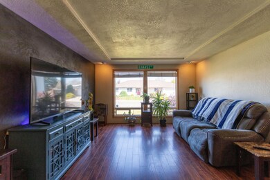 158 Woodridge Dr, Central Point, OR 97502 - photo 4