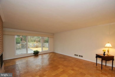 7118 Park Terrace Dr, Alexandria, VA 22307 - photo 4