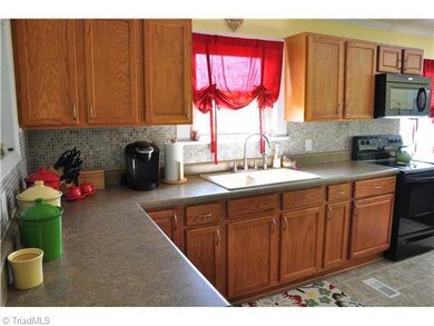 1738 Poole Town Rd, Asheboro, NC 27205 - photo 4