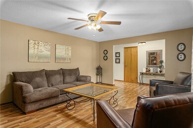 28 S Lakewood Dr, Effingham, IL 62401 - photo 5