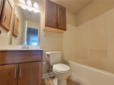 Bathroom with vanity and bathtub / shower combinat