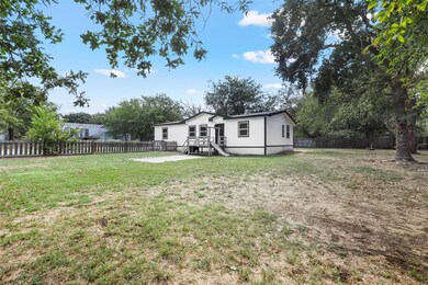 3708 Falconcrest Dr, Joshua, TX 76058 - photo 4