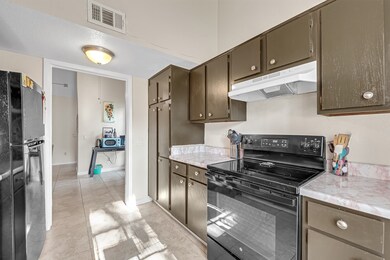Huge kitchen with lots of space!