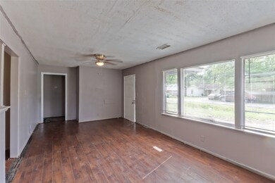 10318 Wicklowe St, Houston, TX 77016 - photo 5