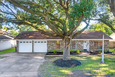 1616 Alta Vista Dr, Alvin, TX 77511 - photo 2