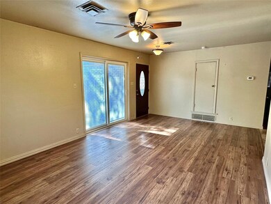 304 Line Dr, Gainesville, TX 76240 - photo 3