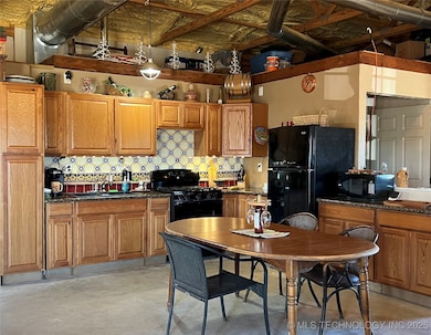 Kitchen & Dining Area