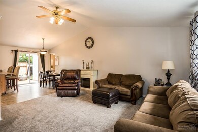 3163 SW Reindeer Ct, Redmond, OR 97756 - photo 4