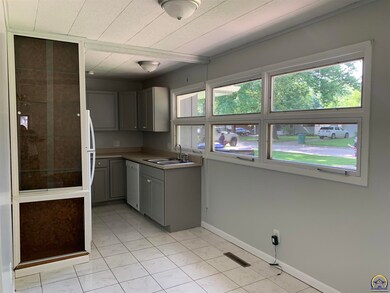 1529 SW 24th St, Topeka, KS 66611 - photo 4