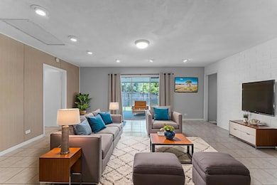 19-web-or-mls-920LaPaloma-19 - Living Ro