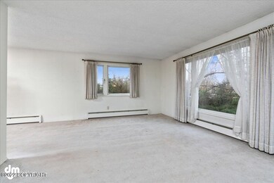 04-Living Room_MAX2608