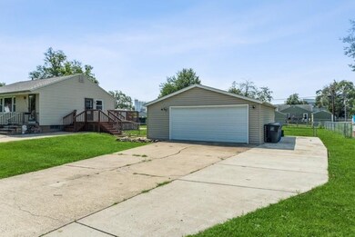 2221 Elizabeth Ave, Des Moines, IA 50317 - photo 2