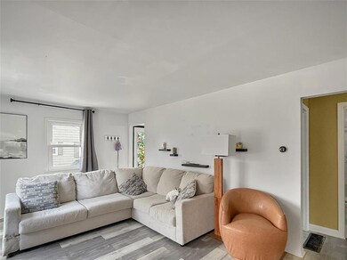 406 1st St E, Altoona, IA 50009 - photo 4