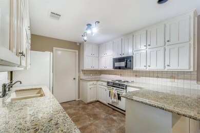 239 Mountainview Dr, Hurst, TX 76054 - photo 5