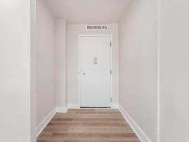 025_620 E Broad unit 1107 001