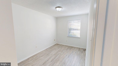 12199 Chaucer Ln, Woodbridge, VA 22192 - photo 7