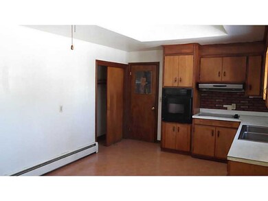 Kitchen. entrance from garage