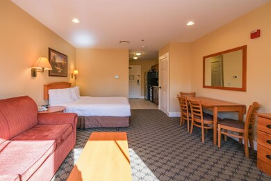 212 QIII Jackson Gore Inn unit 212 QIII, Ludlow, VT 05149 - photo 3