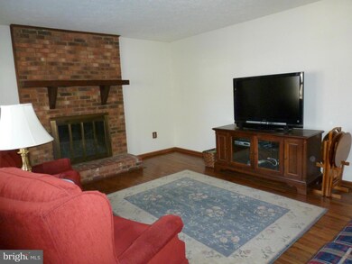 4287 Candlestick Ct, Dumfries, VA 22025 - photo 2